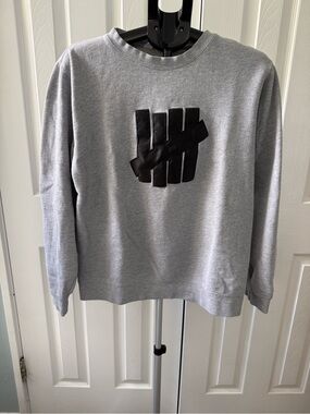 Undefeated 5 Strikes Men’s Crewneck Gray Logo Pullover Sweatshirt
